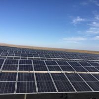 Quais são as vantagens do painel solar fotovoltaico bifacial?
